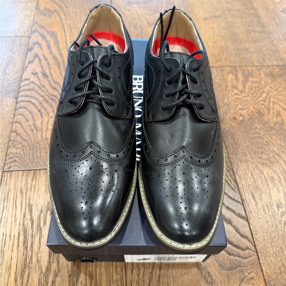 Classic Black Men’s size 8.5 Oxfords NEW